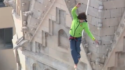 Cascadorie la Viena: Cum a traversat un tânăr acoperişul catedralei Sfântul Ştefan